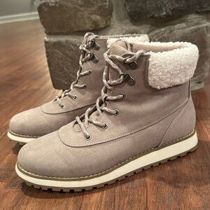 Women’s Boots Old Navy Size 9